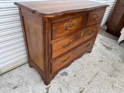  Hekman Furniture Company Hekman Chest of Drawers