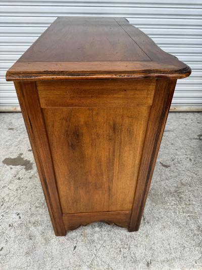  Hekman Furniture Company Hekman Chest of Drawers