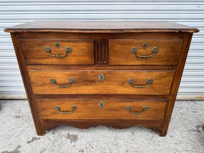  Hekman Furniture Company Hekman Chest of Drawers