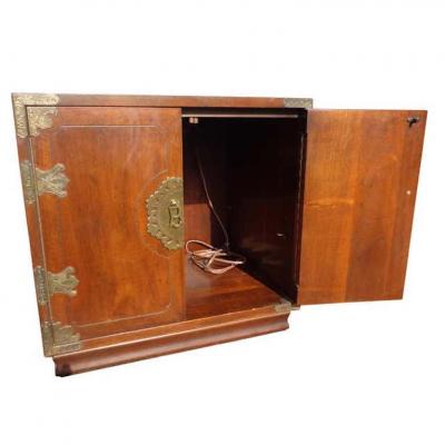  Henredon Furniture Pair Henredon Tansu Campaign Nightstands