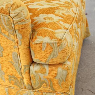  Henredon Henredon button tuft chair