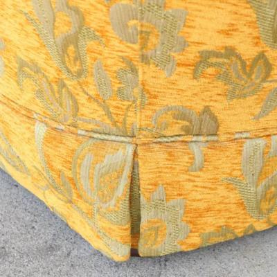  Henredon Henredon button tuft chair