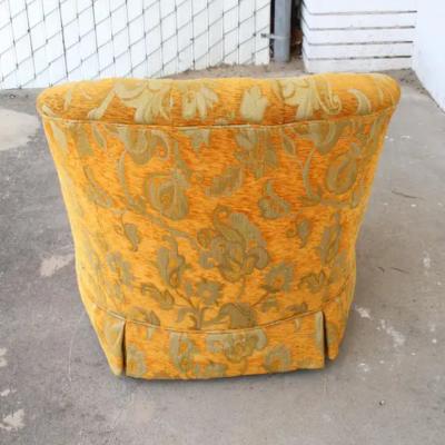  Henredon Henredon button tuft chair
