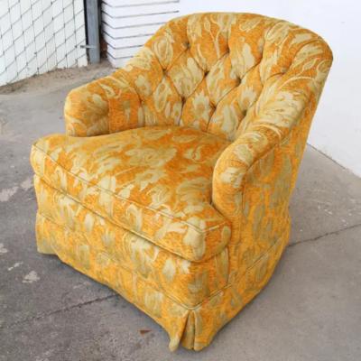  Henredon Henredon button tuft chair