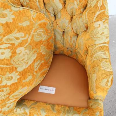  Henredon Henredon button tuft chair