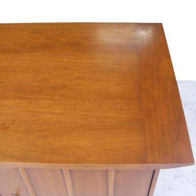  Hickory Manufacturing Company Vintage Mid Century Butternut Side Table Nightstand Hickory Furniture Co