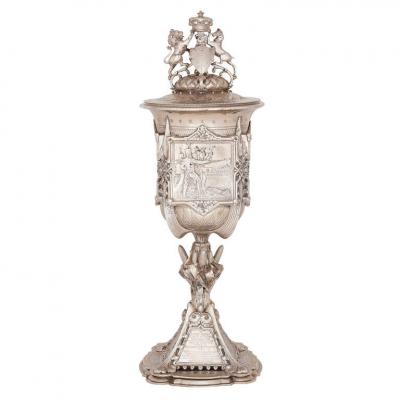  Hunt Roskell Large antique Victorian silver loving cup and cover