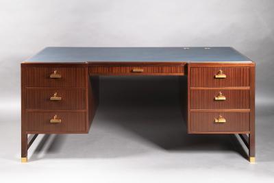  ILIAD DESIGN A Contemporary Office Desk by ILIAD Design