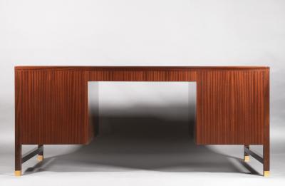  ILIAD DESIGN A Contemporary Office Desk by ILIAD Design