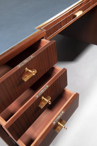  ILIAD DESIGN A Contemporary Office Desk by ILIAD Design