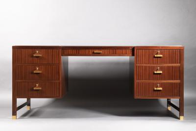  ILIAD DESIGN A Contemporary Office Desk by ILIAD Design