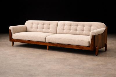  JD M veis e Decora es JD M veis Brazilian Rosewood Four Seat Sofa in Warm Oatmeal Boucl 1960s