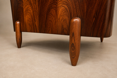  JD M veis e Decora es Pair of Brazilian Modern Armchairs in Rosewood Velvet JD M veis