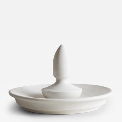  JOHN JULIAN LARGE SPEAR PESTLE AND MORTAR IN PORCELAIN