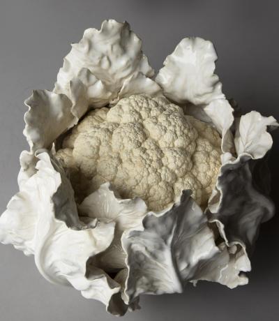  Jean Paul Gourdon LARGE LIFE SIZE SCULPTURE OF A CAULIFLOWER IN MATT AND GLAZED WHITE FA ENCE
