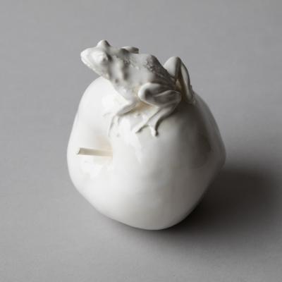  Jean Paul Gourdon SCULPTURE OF A SMALL FROG SITTING ATOP AN APPLE 