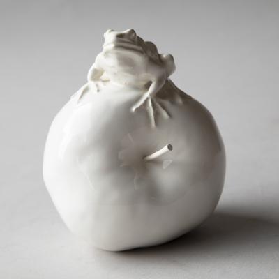  Jean Paul Gourdon SCULPTURE OF A SMALL FROG SITTING ATOP AN APPLE IN GLAZED WHITE FA ENCE