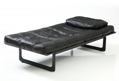 Jonathan De Pas Donato D Urbino Paolo Lomazzi Grand Italia Black Leather Daybed by De Pas DUrbino Lomazzi Italy 1979