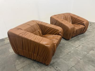  Jonathan De Pas Donato D Urbino Paolo Lomazzi Pair of vintage Piumino armchairs by De Pas DUrbino Lomazzi Italy 1970s