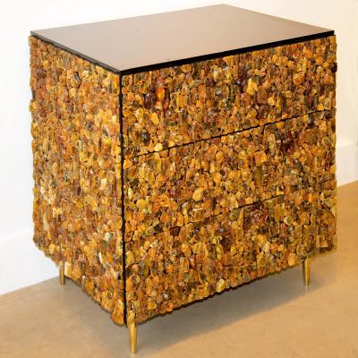 KAM TIN Amber chest by KAM TIN