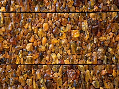 KAM TIN Amber chest by KAM TIN