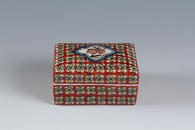  Kamite Ch emon IV Fine Patterned Rectangular Incense Box 1997