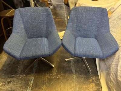  Keilhauer Pair of Dark Blue Keilhauer Swivel Lounge Chairs