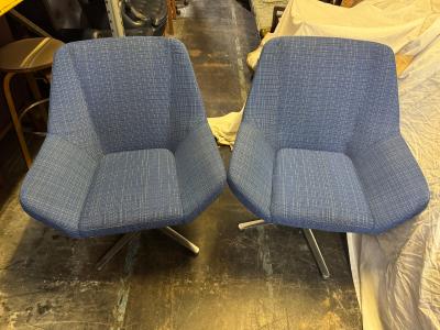  Keilhauer Pair of Dark Blue Keilhauer Swivel Lounge Chairs