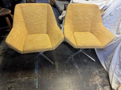  Keilhauer Pair of Maize Keilhauer Swivel Lounge Chairs