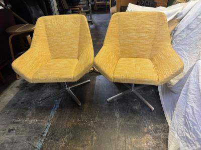  Keilhauer Pair of Maize Keilhauer Swivel Lounge Chairs