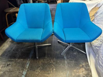  Keilhauer Pair of Turquoise Keilhauer Swivel Lounge Chairs