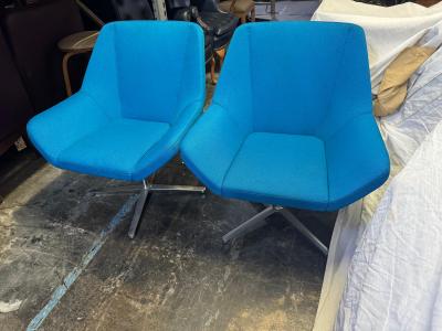  Keilhauer Pair of Turquoise Keilhauer Swivel Lounge Chairs
