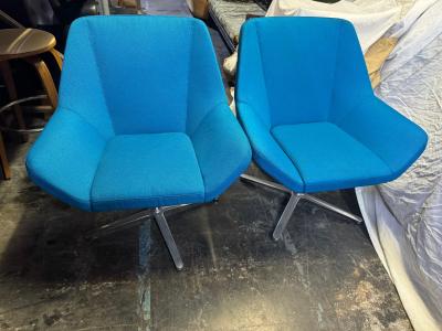  Keilhauer Pair of Turquoise Keilhauer Swivel Lounge Chairs