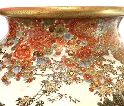  Kinkozan Exceptional Large Japanese Ceramic Moon Vase by Kinkozan Meiji Period