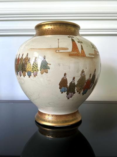  Kinkozan Fine Japanese Satsuma Ceramic Jar with Gilt Decoration by Kinkozan