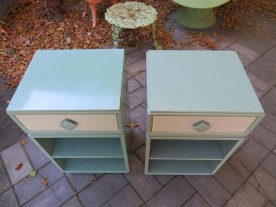  Kittinger Furniture Co Lovely Pair of Kittinger Modern Side Table or Nightstands