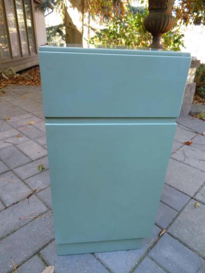  Kittinger Furniture Co Lovely Pair of Kittinger Modern Side Table or Nightstands