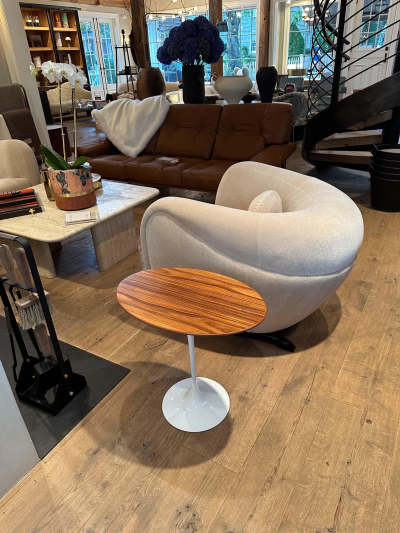  Knoll EERO SAARINEN SMALL ROUND TABLE WITH OAK TOP WHITE BASE