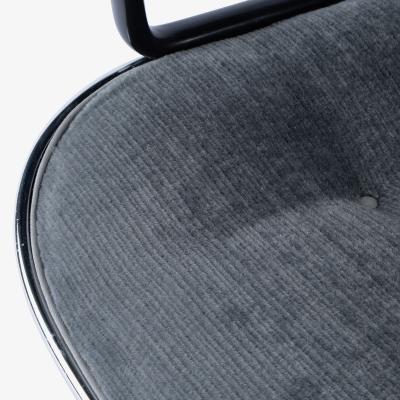  Knoll Knoll Pollock Executive Desk Office Chair in Gunmetal Gray Mohair