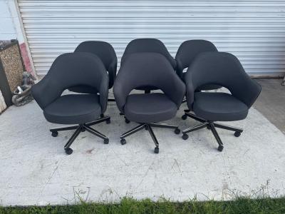  Knoll Knoll Saarinen Chairs