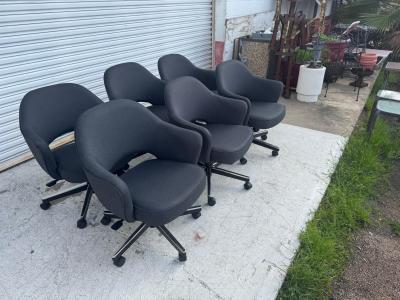  Knoll Knoll Saarinen Chairs