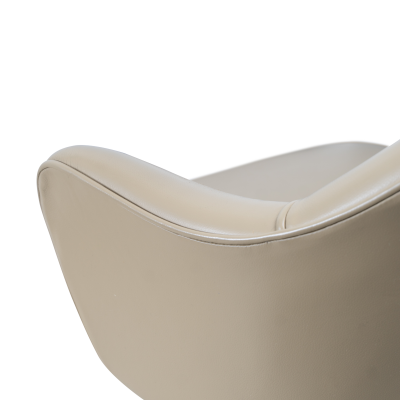  Knoll Saarinen Executive Arm Chair in Leather Swivel Base by Eero Saarinen for Knoll