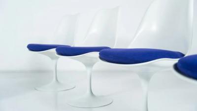  Knoll Tulip Chairs and Armchairs by Eero Saarinen Knoll Studio New Upholstery