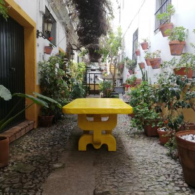  LAS NIMAS BEYOND THE GOLDEN RAINBOW table