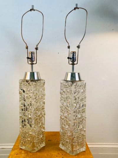  Laurel Lamp Company MID CENTURY PAIR OF MODERNIST GLASS AND CHROME LAMPS