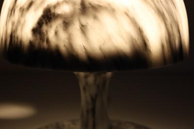  Laurel Lamp Company Small Tulip Shaped Marble Table Lamp 1960s