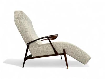  Liceu de Artes e Of cios Chaise Lounge in Beige Boucle Rosewood Att Liceu de Artes 1960s Lot 203A