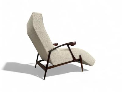  Liceu de Artes e Of cios Chaise Lounge in Beige Boucle Rosewood Att Liceu de Artes 1960s Lot 203A