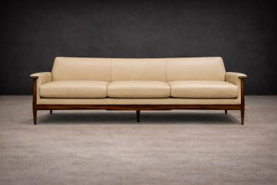  Liceu de Artes e Of cios Sofa in Rosewood Leather Liceu de Artes e Oficios 1960s