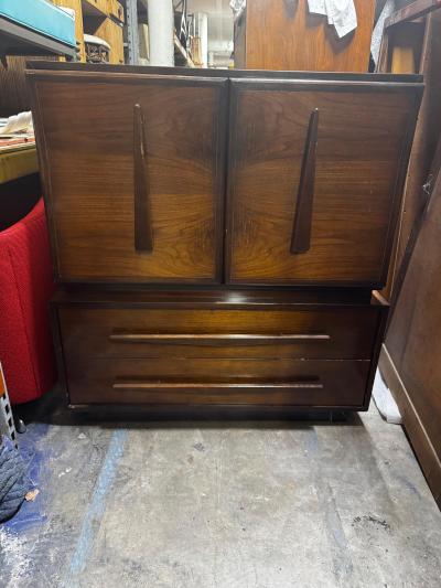  Lichtenberg Son Lichtenberg and Sons Mid Century 5 Drawer Walnut Dresser